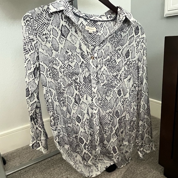 NWT THE ROMY RELAXED BUTTONDOWN SHIRT BY PILCRO (Anthropologie) - Picture 2 of 5